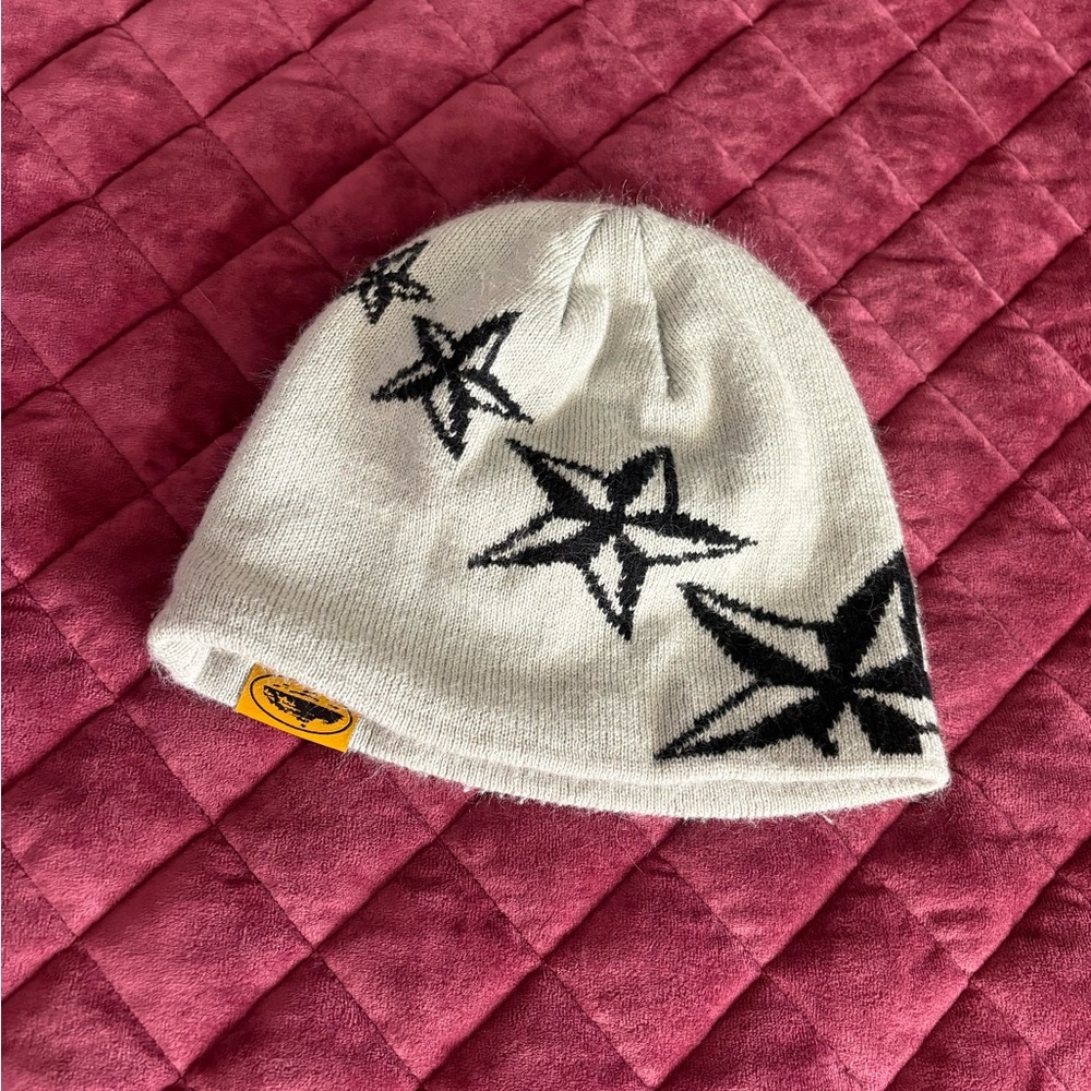 Cortiez skully beanie.